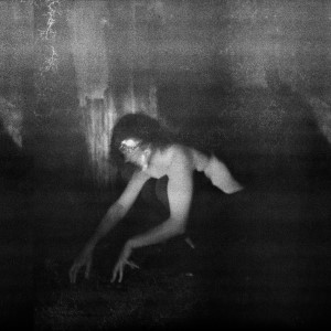 demande-à-la-poussière-quiétude-hostile-2021